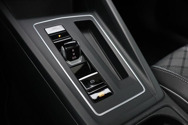 Volkswagen GOLF Variant 1.5 eTSI R-Line, Pano, trekhaak