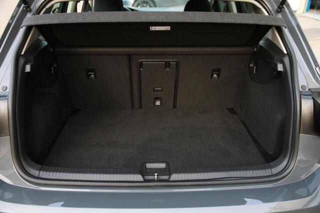 Volkswagen GOLF 1.0 eTSI Life Business