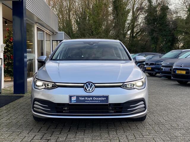 Volkswagen GOLF 1.4 eHybrid Style / Automaat / 59.000 Km / Digitaal Dashboard / LED / DAB / Navi / Apple-Carplay&Android-Auto / ELKTR-Bestuurderstoel met massagefunctie / Stuur+Stoelverwarming / Adaptieve Cruise-Control / Climate-Control / Lane-Assist / Flippers / EKTR-P