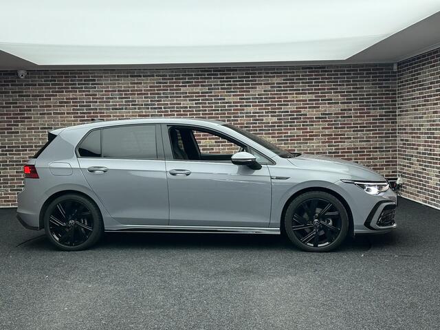 Volkswagen GOLF 1.5 eTSI R-Line Dodehoek herkenning | Camera | Virtual display | Keyless entry