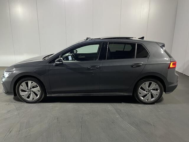 Volkswagen GOLF 1.4 eHybrid GTE / AUTOMAAT/ PANO/ LEDER/ MATRIX/ MEMORY SEATS/ PARK. SENSOREN + CAMERA/ DODE HOEK/ APP-CONNECT/ NAVI/ ADAPT. CRUISE/ CLIMA