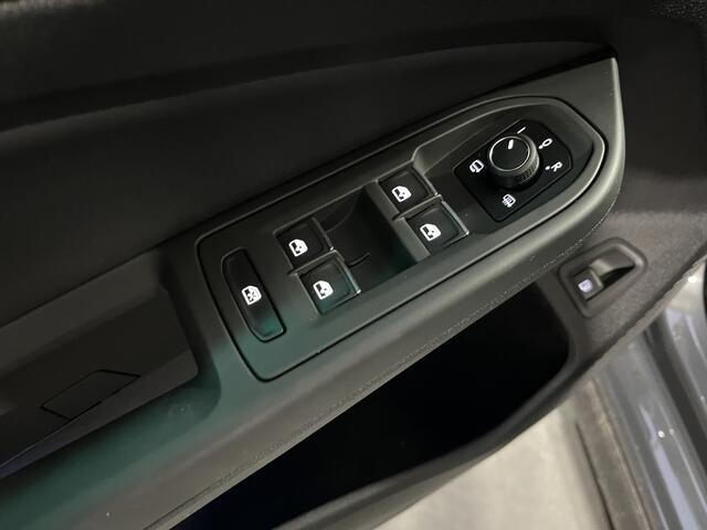 Volkswagen GOLF 1.4 eHybrid GTE / AUTOMAAT/ PANO/ LEDER/ MATRIX/ MEMORY SEATS/ PARK. SENSOREN + CAMERA/ DODE HOEK/ APP-CONNECT/ NAVI/ ADAPT. CRUISE/ CLIMA