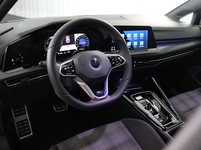 Volkswagen GOLF 1.4 eHybrid GTE (NL-Auto / Pano / Stuur-Stoelverw. / IQ / ACC / Navi / Carplay)