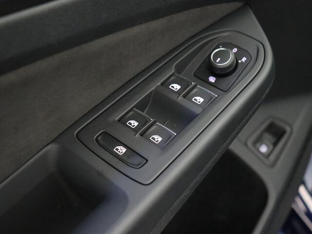 Volkswagen GOLF 1.4 eHybrid GTE (NL-Auto / Pano / Stuur-Stoelverw. / IQ / ACC / Navi / Carplay)