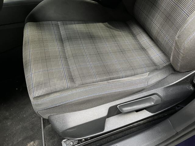 Volkswagen GOLF 1.4 eHybrid GTE / AUTOMAAT/ MATRIX/ STOEL + STUUR VERWARM./ KEYLESS/ RIJ-MODI/ APP CONNECT/ ADAPT. CRUISE/ CAMERA + SENSOREN/ NAVI/ DAB/ 18'' LMV