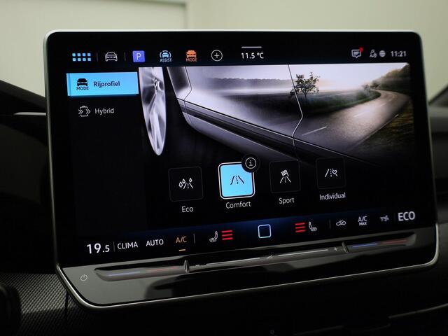 Volkswagen GOLF 1.5eHybrid 200kW/272PK GTE · Panoramadak · 360°Camera + Parkeersensoren · Stoelverwarming · Garantie t/m 23-03-2030 of 100000km.