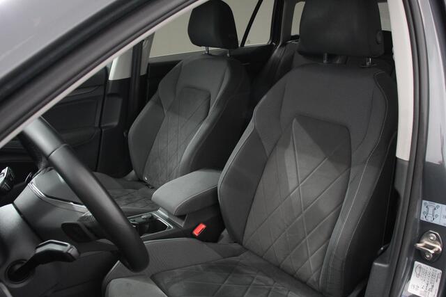 Volkswagen GOLF 1.0 eTSI Variant Style DSG Navigatie | Climate Control | Adaptive Cruise Control | Lane Assist | Privacy Glass | Stoel/Stuurverwarming | LED | PDC V+A | Camera | Electrisch bedienbare Achterklep