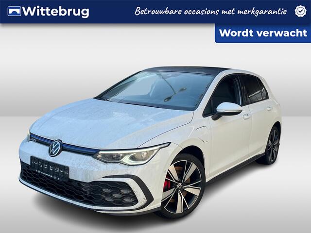 Volkswagen GOLF 1.4 eHybrid 245PK DSG GTE / Panoramdak / Achteruitrijcamera / ACC / Keyless / App-Connect / Park assist / 18" LMV
