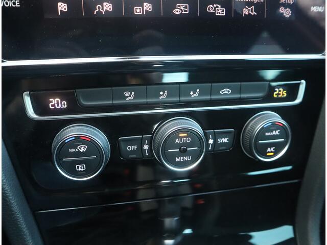 Volkswagen GOLF 1.5 TSI Highline / Panoramadak