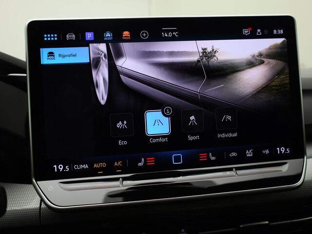 Volkswagen GOLF 1.5eTSI/150PK Style 50 Edition DSG · Panoramadak · Apple/Android Car Play · Massagefunctie · Camera · Garantie t/m 28-10-2026