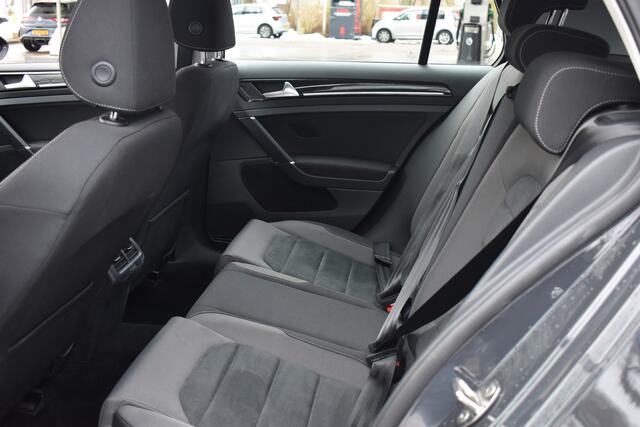 Volkswagen GOLF 1.5 TSI Highline Pack | 18'' LMV | Stoelverwarming | Climate | 12 mnd BOVAG garantie | Whatsapp 06-5318899