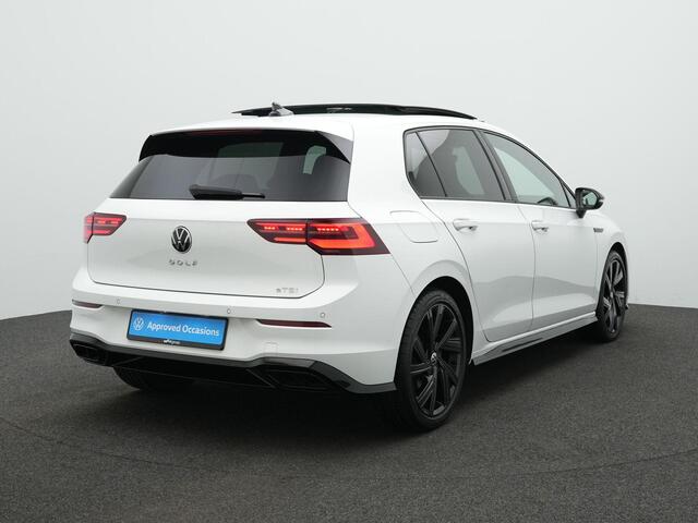 Volkswagen GOLF 1.5 eTSI 130 pk DSG R-Line Business | Panoramadak | IQ Light | Stuur-/stoelverwarming | Achteruitrijcamera