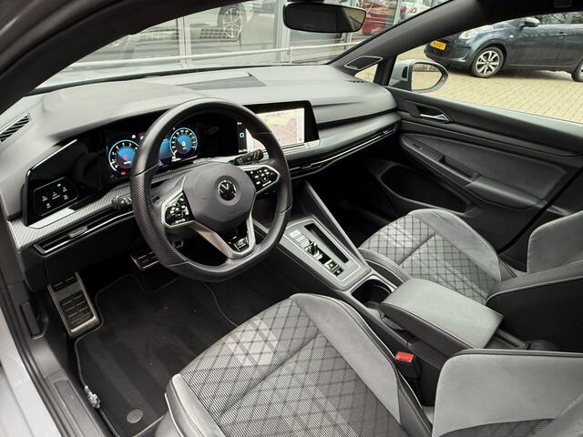 Volkswagen GOLF 1.5 eTSI AUT. *!* 2x R-LINE *!* PANODAK/ IQ LED/ RADAR/ 18 INCH/ CAMERA *!*