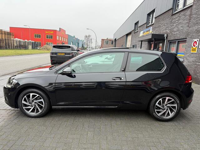 Volkswagen GOLF 1.0 TSI Trendline | 2E EIGENAAR | 12MND GARANTIE | ADAPTIEF CRUISE | PANODAK | DAB | STOELVERWARMING |