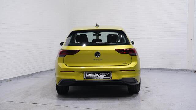 Volkswagen GOLF 1.5 eTSI Life Business Stoel-en stuurverwarming Memory Apple Carplay PDC v+a