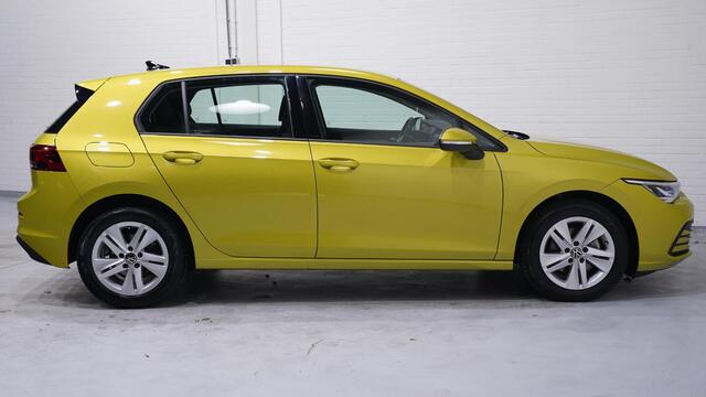 Volkswagen GOLF 1.5 eTSI Life Business Stoel-en stuurverwarming Memory Apple Carplay PDC v+a