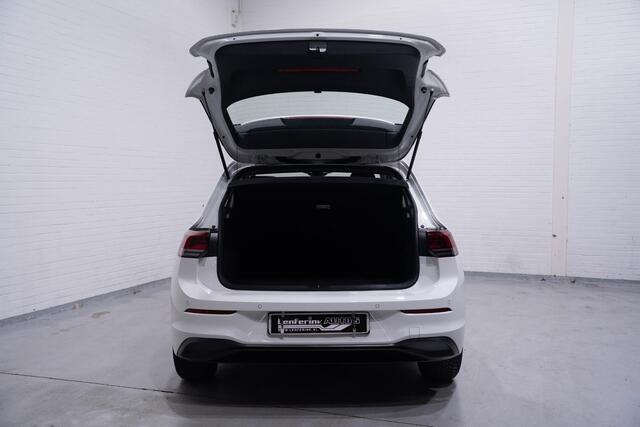 Volkswagen GOLF 1.0 eTSI Life Navi Camera PDC v+a Apple Carplay NAP Rijklaar incl. 12 maanden garantie