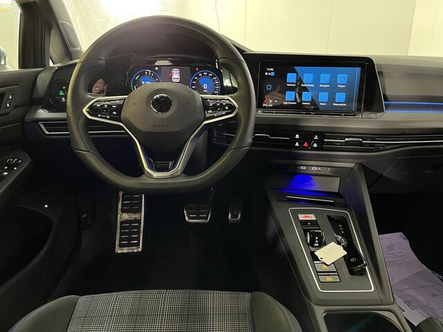 Volkswagen GOLF 1.4 eHybrid GTE / AUTOMAAT/ 245 PK/ IQ. LIGHT/ LED MISTLAMPEN/ KEYLESS/ ADAPT. CRUISE/ CLIMA 3-ZONE/ HEAD-UP DISPLAY/ PARK. SENSOREN + CAMERA