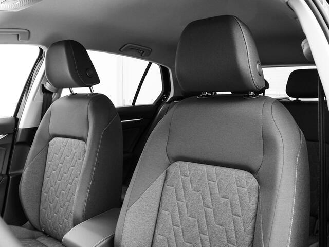 Volkswagen GOLF Life Edition 1.5 eHybrid 204 PK 6 versn. DSG · Achteruitrijcamera · Draadloze telefoonlader · Sfeerverlichting · Stuurwiel verwarmd ·