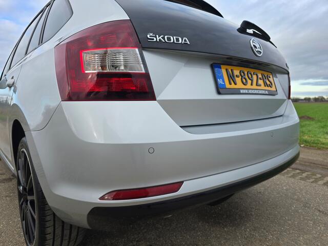 Volkswagen GOLF Skoda Rapid Sportback 1.0 TSI Greentech Clever - 110 Pk - Euro 6 - AUTOMAAT - Navi - PDC V+A