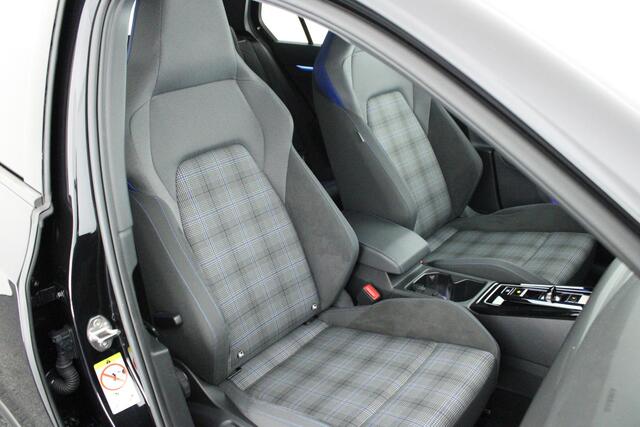 Volkswagen GOLF 1.4 eHybrid 245pk GTE Stoelverwarming Keyless ACC Virtual Cockpit Navigatie