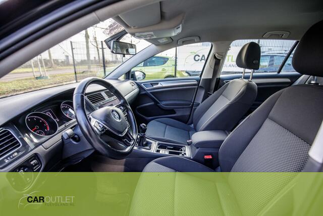Volkswagen GOLF 1.0 TSI Comfortline Hele nette Golf! volledig onderhouden. NIEUWE APK bij aflevering. Discover media Navi met AppleCarplay/Android-auto Onlangs zeer groot onderhoud gehad.