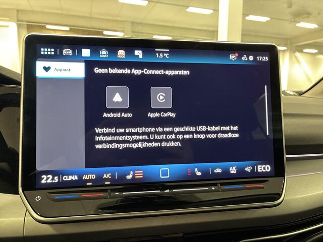 Volkswagen GOLF 1.5 204pk DSG eHybrid Life Edition · Camera · Stoel-&Stuurverwarming · Apple/Android Car Play · 18'' Inch · Garantie t/m 10-06-2029 of 100.000km