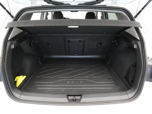 Volkswagen GOLF 1.0 TSI 110pk Life Business Navigatie Massage Stoelverwarming Acc 199