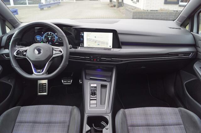Volkswagen GOLF GTE 1.4 TSI Hybride (245pk) DSG Panodak/Key-less/Virtual/ACC/Camera/19 inch