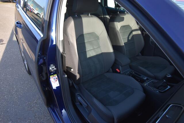 Volkswagen GOLF Variant 1.5 TSI Highline Business R-Line , TREKHAAK , VIRTUAL COCKPIT ,LMV17 , NAVI , PDC V+A ,