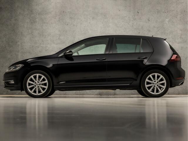 Volkswagen GOLF 1.5 TSI Sportline 150Pk Automaat (VIRTUAL COCKPIT, APPLE CARPLAY, DYNAMISCHE KNIPPERLICHTEN, KEYLESS, STOELVERWARMING, LED KOPLAMPEN, CAMERA, GETINT GLAS, ADAPTIVE CRUISE, NIEUWSTAAT)