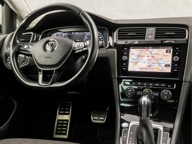 Volkswagen GOLF 1.5 TSI Sportline 150Pk Automaat (VIRTUAL COCKPIT, APPLE CARPLAY, DYNAMISCHE KNIPPERLICHTEN, KEYLESS, STOELVERWARMING, LED KOPLAMPEN, CAMERA, GETINT GLAS, ADAPTIVE CRUISE, NIEUWSTAAT)