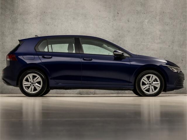Volkswagen GOLF 1.0 TSI Sport Automaat (VIRTUAL COCKPIT, APPLE CARPLAY, GROOT NAVI, SFEERVERLICHTING, KEYLESS, LM VELGEN, SPORTSTOELEN, ADAPTIVE CRUISE, LED KOPLAMPEN, NIEUWSTAAT)