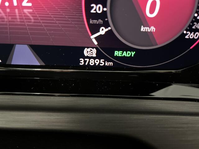 Volkswagen GOLF 1.4 eHybrid Style / AUTOMAAT/ PARK. SENSOREN/ MEMORY SEATS/ ERGO ACTIVE/ IQ. LIGHT/ STOEL-STUURVERWARM./ KEYLESS/ APP CONNECT/ ADAPT. CRUISE/ CLIMA/ DAB/ 17" LMV