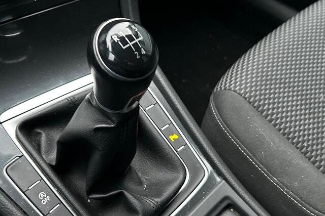 Volkswagen GOLF 1.0 TSI Trendline NAVI CLIMA PDC 17" 99325KM!