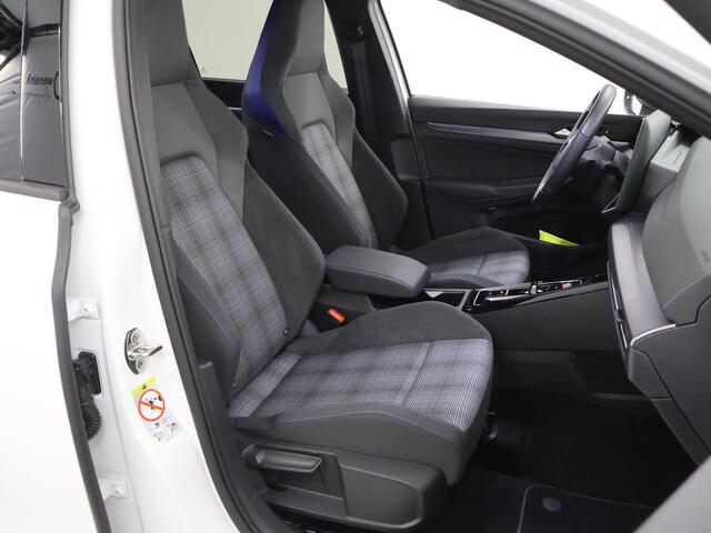 Volkswagen GOLF 1.5 eHybrid GTE | Matrix LED | Head -Up | Camera 360° | Stoel / Stuurverwarming | Keyless Go |