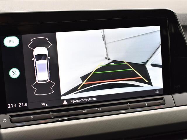 Volkswagen GOLF Variant 1.0 eTSI 110pk DSG Life · Camera · Elek.Trekhaak · Apple/Android Car Play · Navigatie · Sfeerverlichtiing · 16'' Inch · Garantie t/m 08-06-2027 of 100.000km