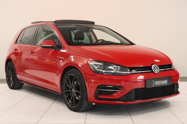 Volkswagen GOLF 1.0 TSI Highline Business R-Line | Panoramadak | Camera | Key-less | Lederen Sportstoelen | Adaptieve cruise |