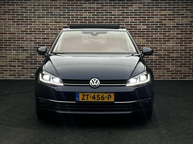 Volkswagen GOLF 1.5 TSI Highline Panorama Dynaudio Facelift Massage