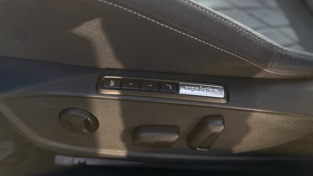 Volkswagen GOLF 1.4 eHybrid Style | Panoramdak | Sfeerverlichting | Navigatie