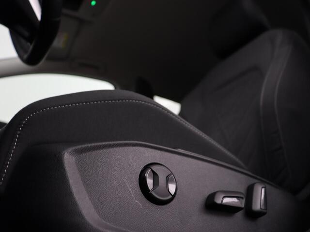 Volkswagen GOLF 1.5 eTSI Style | Stoelverwarming | Trekhaak | Camera | Stuurverwarming | Memory | Sfeerverlichting | Carplay | Navigatie | Adaptive cruise | Parkeerhulp | Climate control