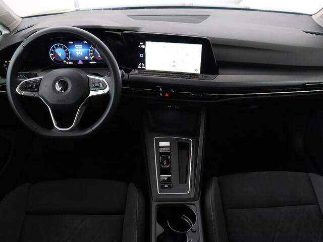 Volkswagen GOLF 1.5 eTSI Style | Stoelverwarming | Trekhaak | Camera | Stuurverwarming | Memory | Sfeerverlichting | Carplay | Navigatie | Adaptive cruise | Parkeerhulp | Climate control