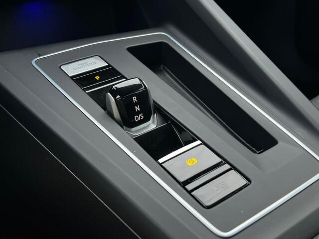 Volkswagen GOLF 1.0 eTSI 110pk DSG Life Navigatie Stoel verwarming