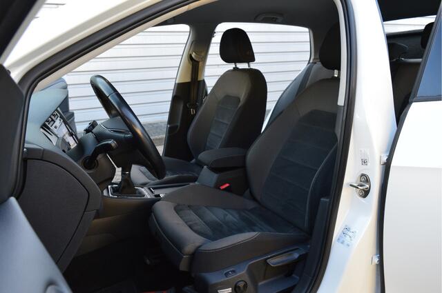 Volkswagen GOLF 1.0 TSI Comfortline Business O.a; PDC, Clima, Navi, ACC, Stoelverw, Carplay, Etc. All-in prijs!