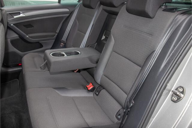 Volkswagen GOLF 1.5 TSI 130pk Comfortline, Carplay, Adaptive Cruise, Climate control, PDC, Bluetooth.