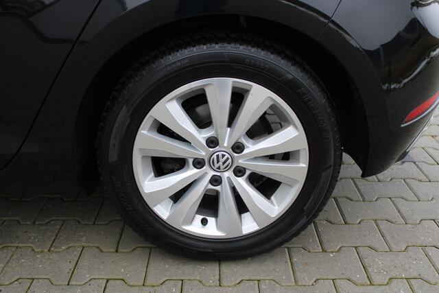 Volkswagen GOLF 1.5 TSI Comfortline | Incl. 12 maanden garantie | Adaptieve cruise control | Climate control | Apple carplay/Android auto | Navigatie | DAB radio |