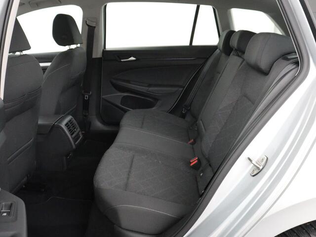 Volkswagen GOLF 1.0 TSI Life | Trekhaak | Camera | Adaptive cruise | Sfeerverlichting | Carplay | Navigatie | Parkeerhulp | Climate control | Bluetooth