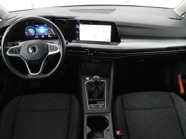 Volkswagen GOLF 1.0 TSI Life | Trekhaak | Camera | Adaptive cruise | Sfeerverlichting | Carplay | Navigatie | Parkeerhulp | Climate control | Bluetooth