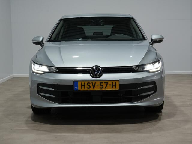 Volkswagen GOLF 1.5 eHybrid Life Edition Navi via App Stoel/Stuurverw. massage Camera 18"velgen