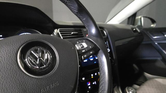 Volkswagen GOLF 1.0 TSI Comfortline | Pano | Navi | Climate | Carplay